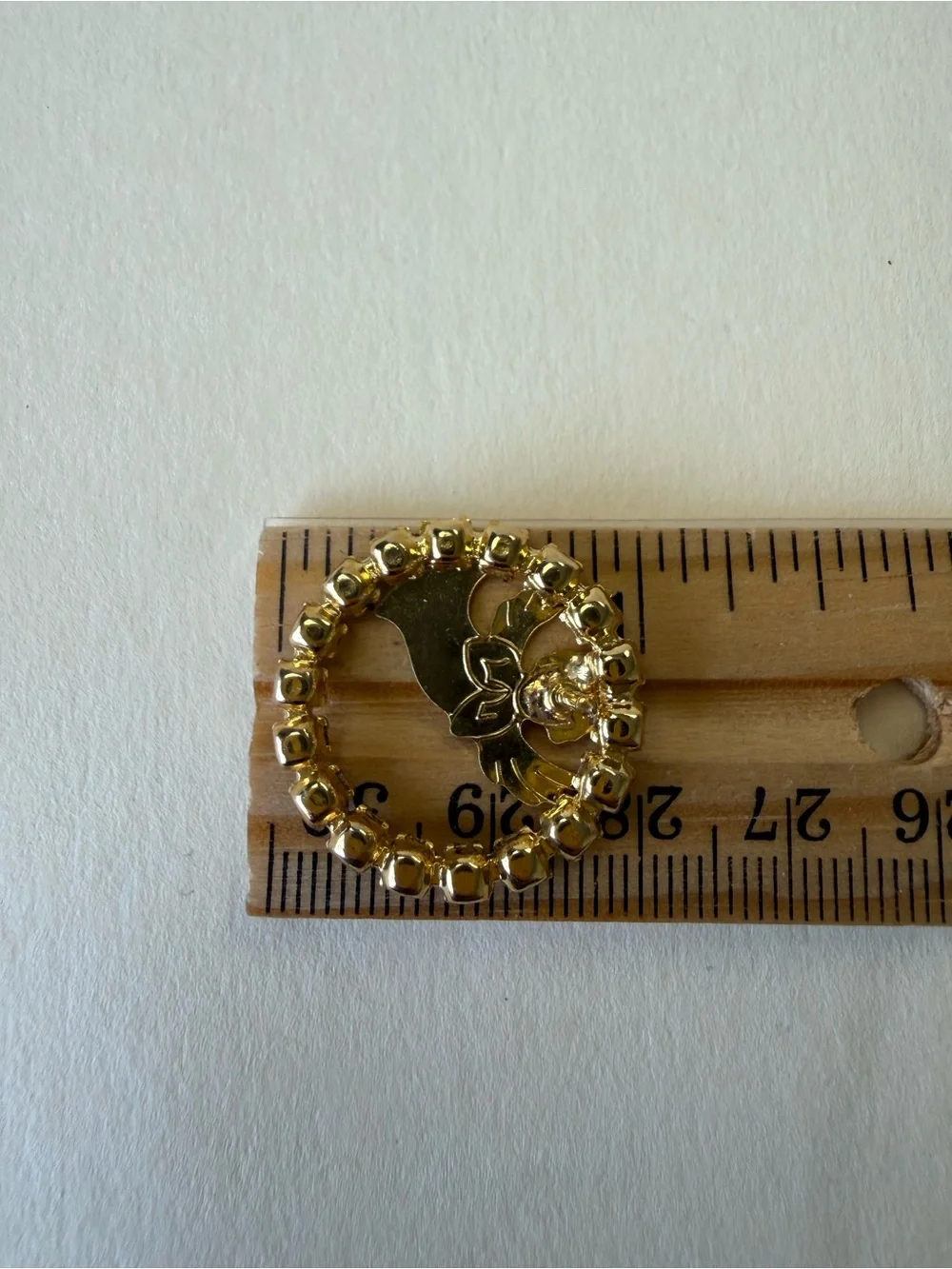 Vintage Open Wreath Rhinestone Gold Toned Cherub Angel Lapel Pin Brooch. - Picture 8 of 8